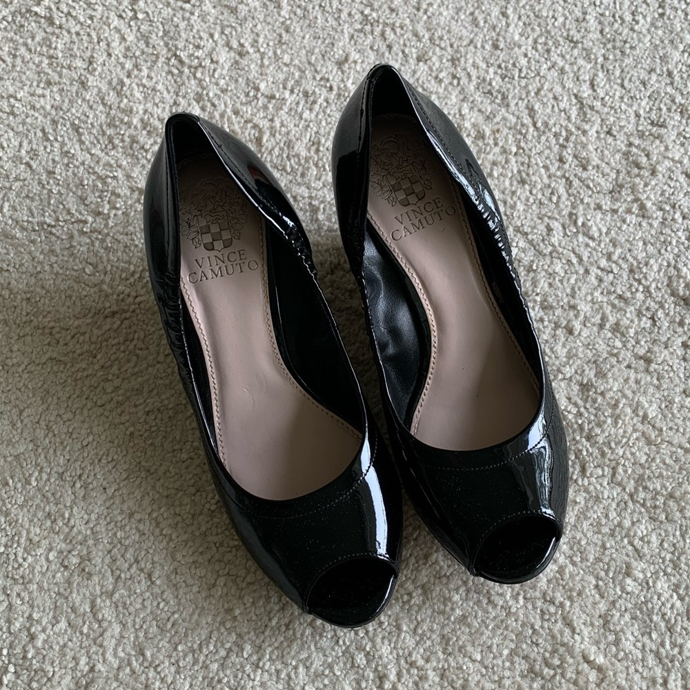 Vince Camuto Wedge Pump - 85% new size 6.5